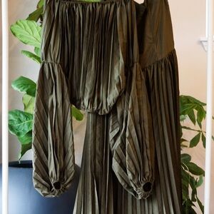 Chic Olive Off-Shoulder Pleated Set